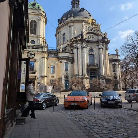 V.I.P Apartments Dominikanos Lviv Bagian luar foto