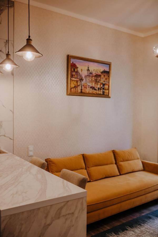V.I.P Apartments Dominikanos Lviv Bagian luar foto
